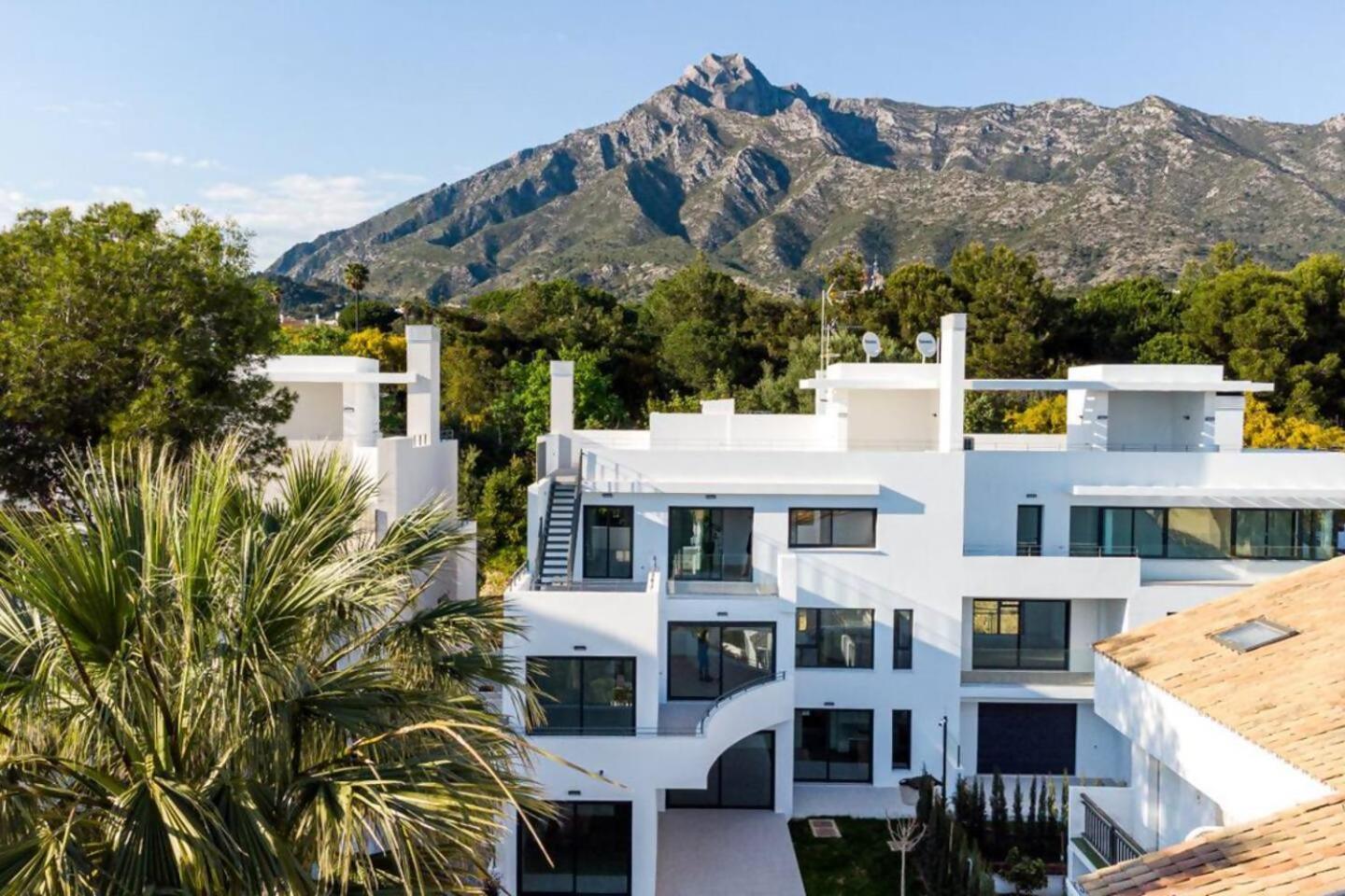 Bajo Con Jardin En La Milla De Oro Apartment Marbella Exterior photo